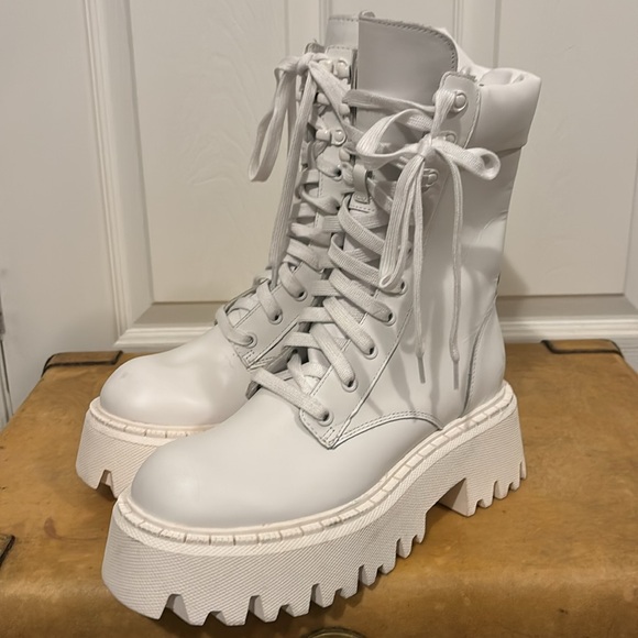 ZARA Women Lug Sole Lace Up Leather White Boot NWT Size 8 - Picture 2 of 9